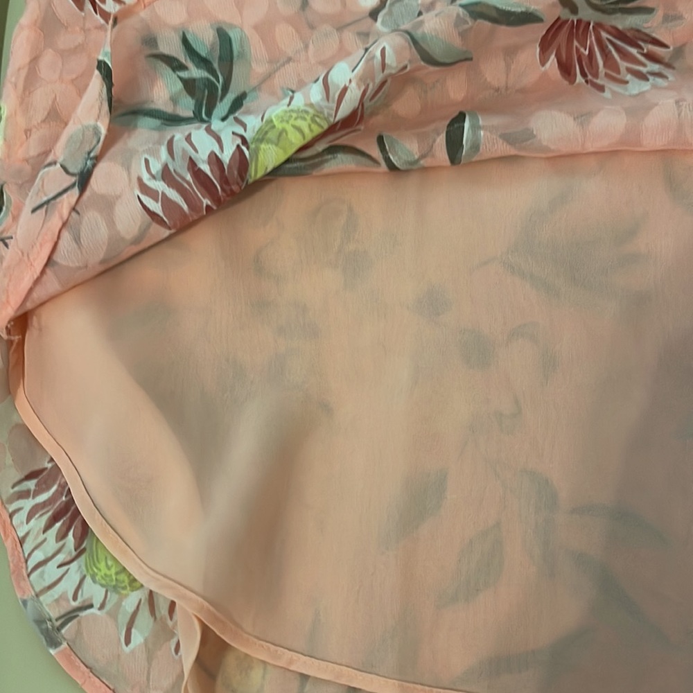 NWOT Loft Pink Floral Flutter Cap Sleeve Shell top blouse sz. Small - Picture 11 of 12